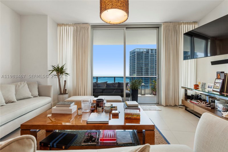 Apartment for rent at Epic Miami 4907