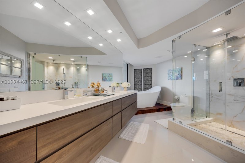 Condo for sale at Villa Regina 506