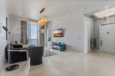 Comprar apartamento no Trump Tower Three 4004