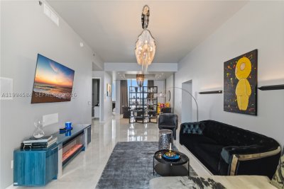 Comprar apartamento no Trump Tower Three 4004
