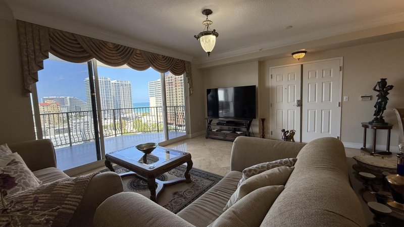 Condo for sale at Jackson Tower 1703f