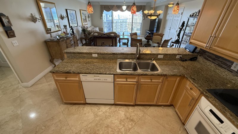 Condo for sale at Jackson Tower 1703f
