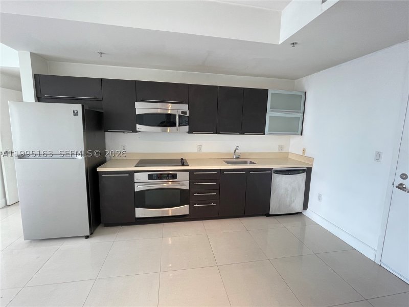 Condo for sale at The Ivy 1809