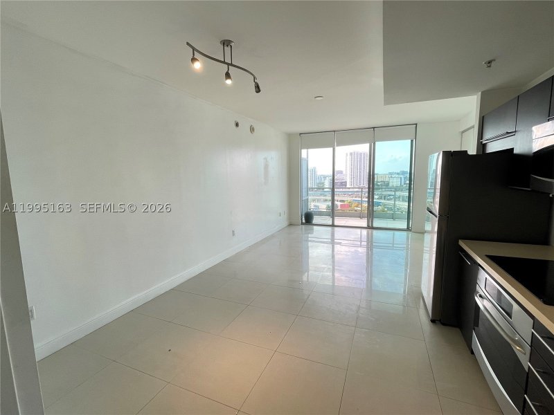 Condo for sale at The Ivy 1809
