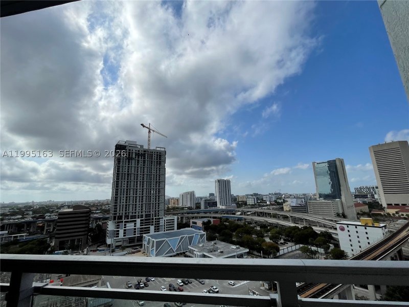 Condo for sale at The Ivy 1809
