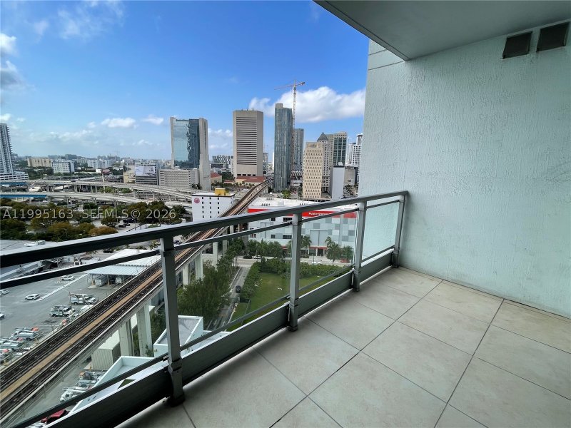 Condo for sale at The Ivy 1809