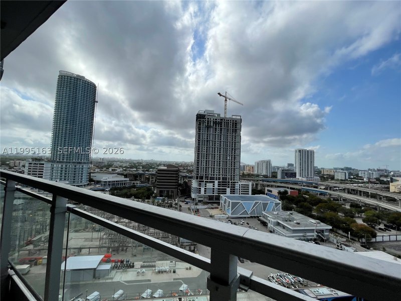 Condo for sale at The Ivy 1809