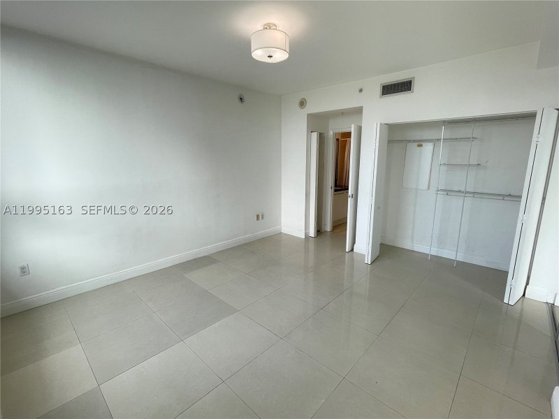 Condo for sale at The Ivy 1809