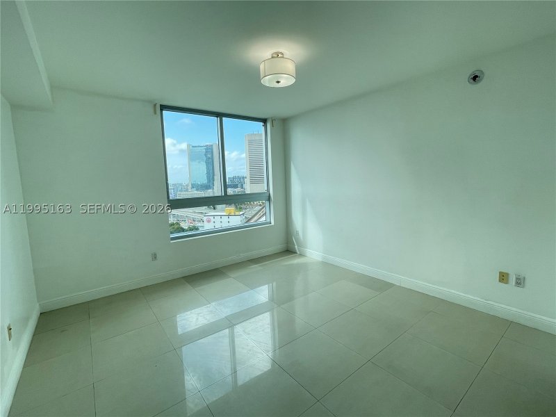 Condo for sale at The Ivy 1809