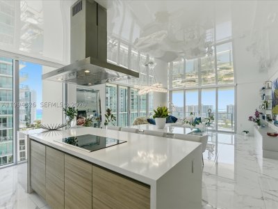 Comprar apartamento en Parque Towers at St. Tropez 5-1508