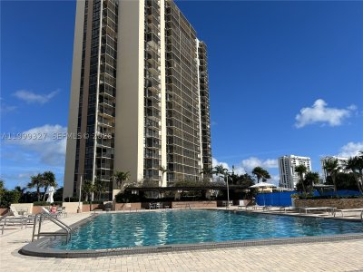 Comprar apartamento no Coronado I 206