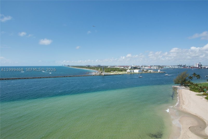 Apartment for rent at Point of Americas 1004