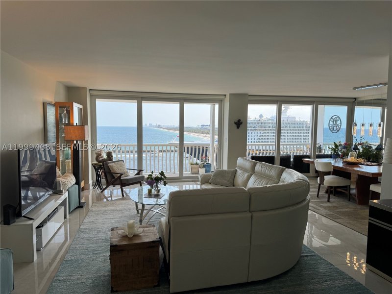 Apartment for rent at Point of Americas 1004