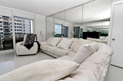 Aluguel de apartamento no La Mer Estates Ts705