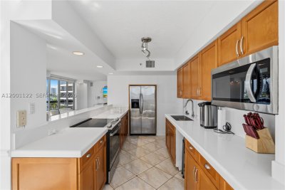Mystic Pointe 300 Apt #513