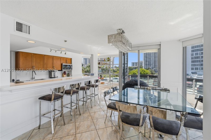Comprar apartamento en Mystic Pointe 300 513