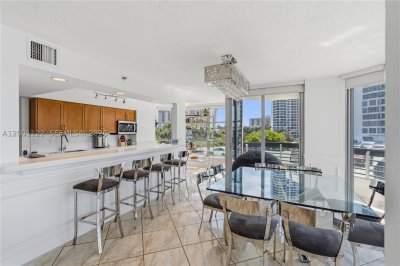 Comprar apartamento en Mystic Pointe 300 513