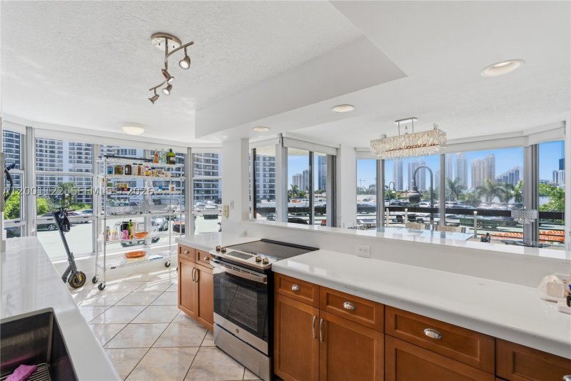 Comprar apartamento en Mystic Pointe 300 513