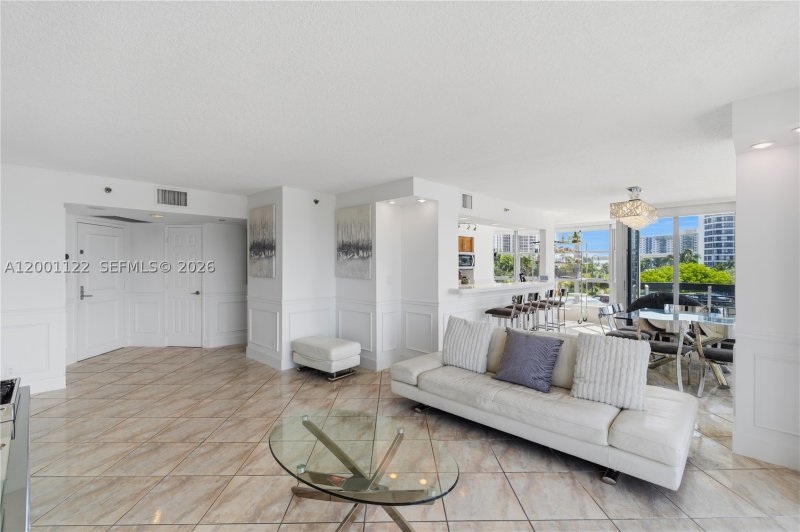 Comprar apartamento en Mystic Pointe 300 513