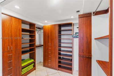 Comprar apartamento en Mystic Pointe 300 513