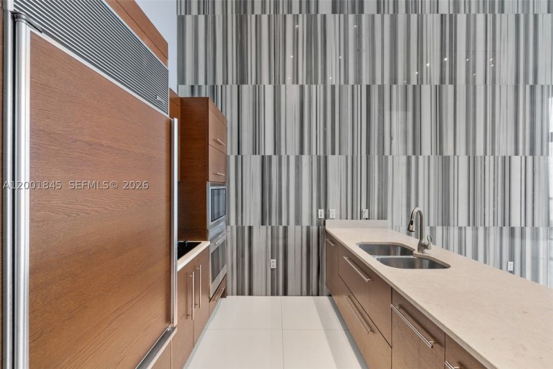 Condo for sale at Icon Brickell Tower I 2812