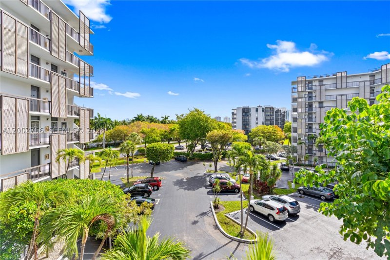 Condo for sale at Biscaya 405