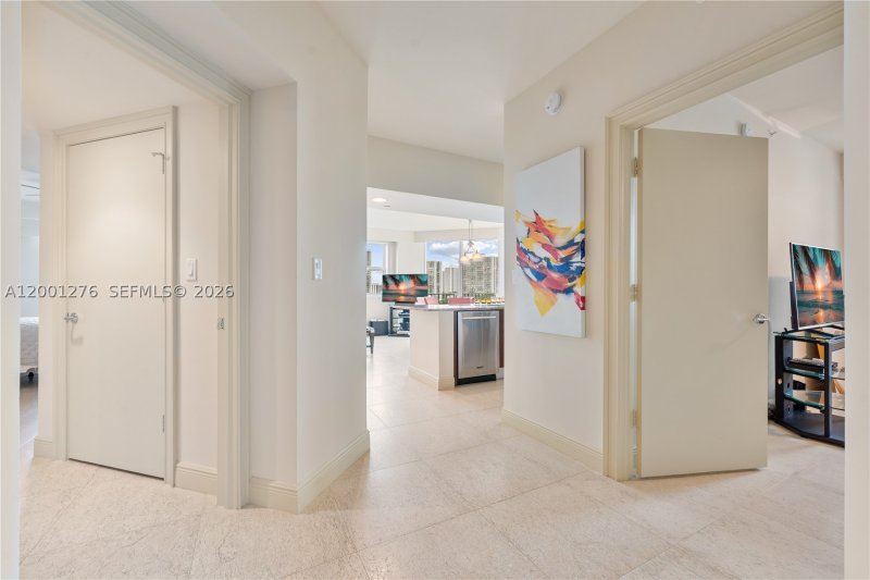 Comprar apartamento no Turnberry Village 610