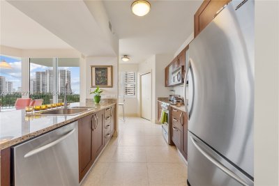Comprar apartamento no Turnberry Village 610