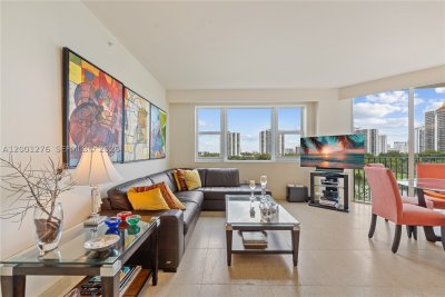 Comprar apartamento no Turnberry Village 610
