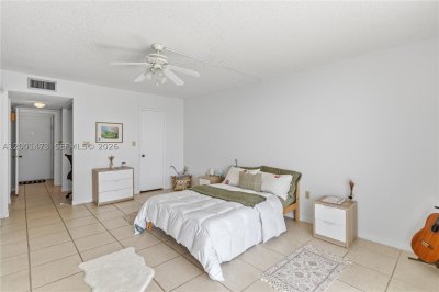 Comprar apartamento en Admirals Port Condos 502E