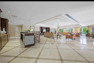 Comprar apartamento en Turnberry Village 906