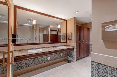 Comprar apartamento en Turnberry Village 906