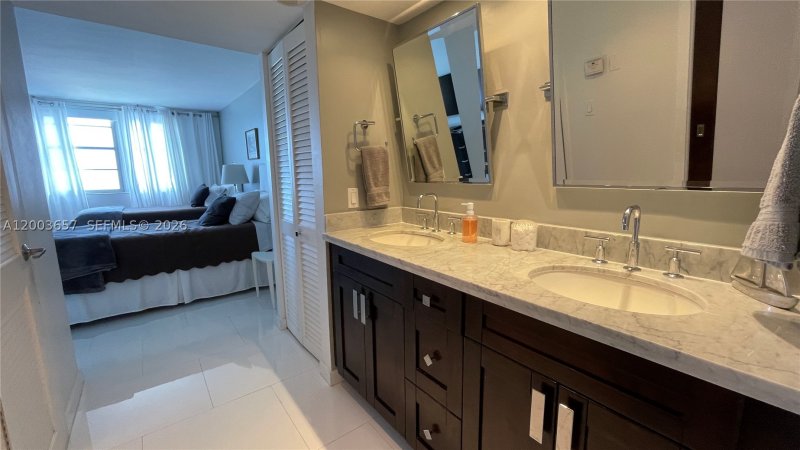 Apartment for rent at Arlen Beach 1714