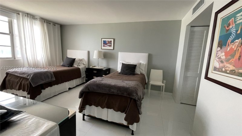 Apartment for rent at Arlen Beach 1714