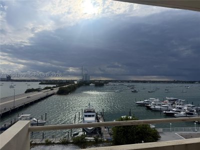 Comprar apartamento en Bayshore Yacht Tennis Club 602