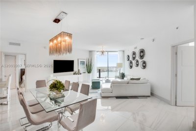 Comprar apartamento en Marina Palms Yacht Club 2008