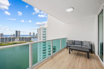 Comprar apartamento no Peninsula II 2906