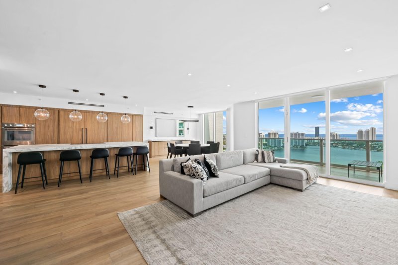 Comprar apartamento no Peninsula II 2906