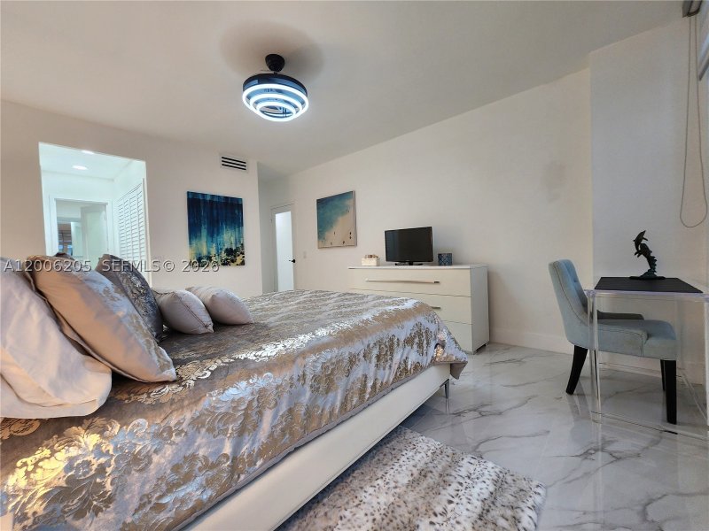 Apartment for rent at Alexander Towers 719