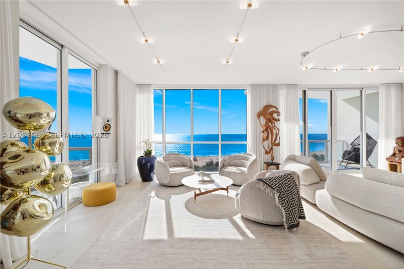 Condo for sale at Continuum II North 1201/08