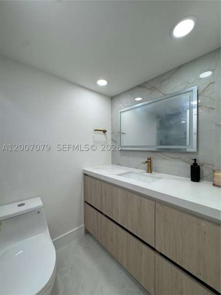 Condo for sale at Southpoint Towers 901N