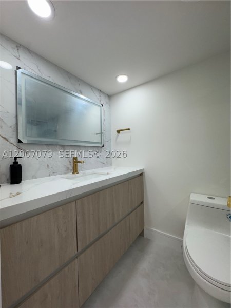 Condo for sale at Southpoint Towers 901N