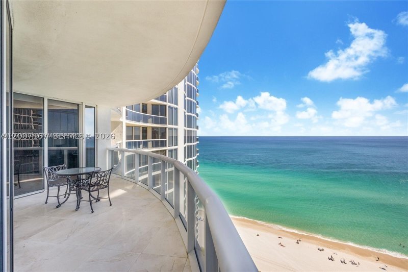 Apartment for rent at Ocean Four 2305