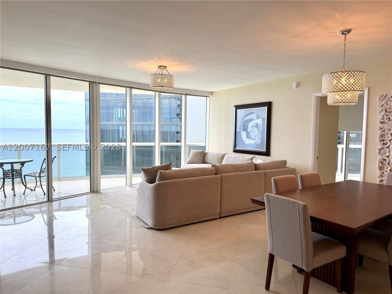 Apartment for rent at Ocean Four 2305