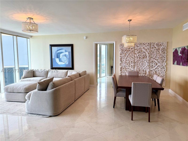 Apartment for rent at Ocean Four 2305