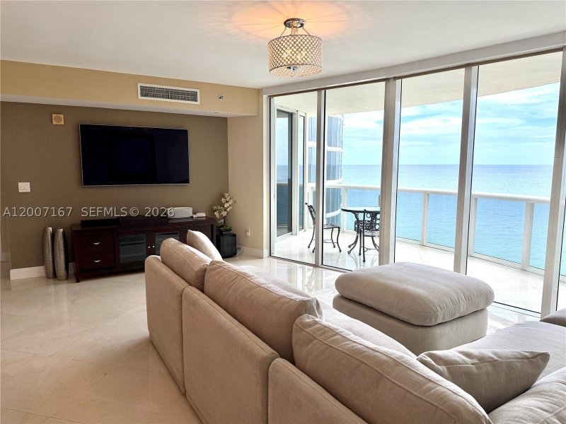 Apartment for rent at Ocean Four 2305