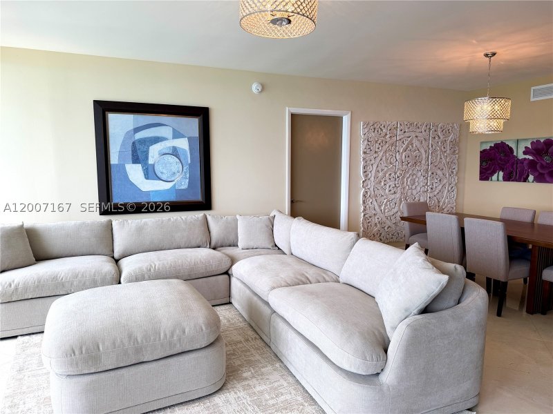 Apartment for rent at Ocean Four 2305