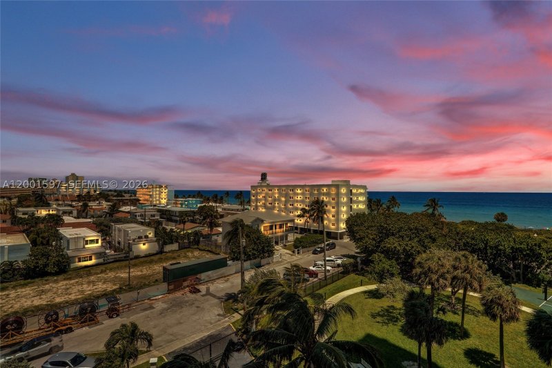 Condo for sale at The Summit 604N