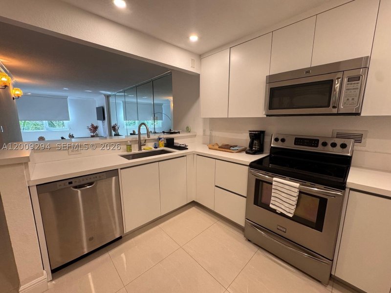 Condo for sale at Roney Palace 427
