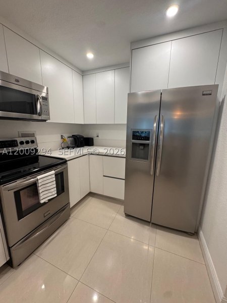Condo for sale at Roney Palace 427